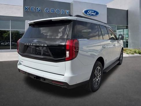 Used 2025 Ford Expedition Active image 4