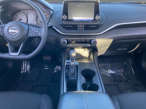 Used 2025 Nissan Altima 2.5 S FWD image 11