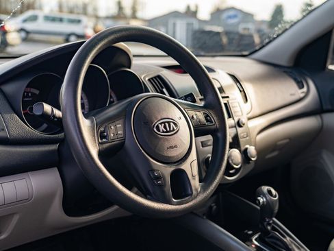 Used 2013 Kia Forte EX image 12