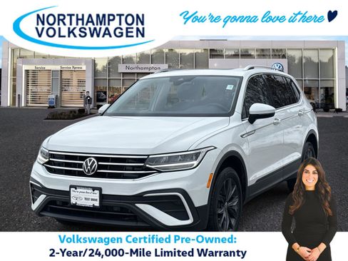 Used 2022 Volkswagen Tiguan SE image 1