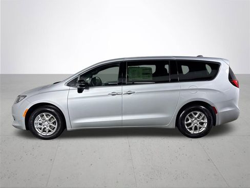New 2026 Chrysler Voyager LX image 9
