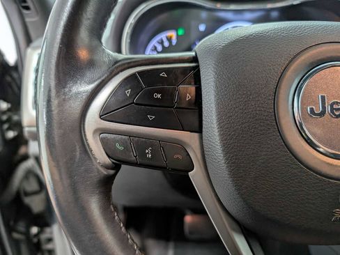 Used 2019 Jeep Grand Cherokee Laredo image 34