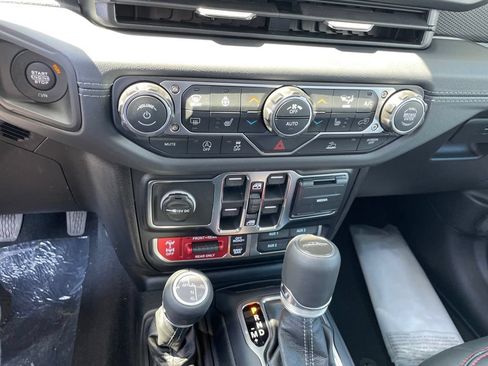 New 2026 Jeep Gladiator Sport AWD/4WD image 13