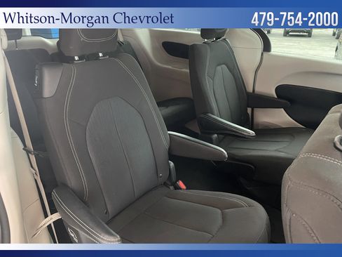 Used 2022 Chrysler Voyager LX image 42