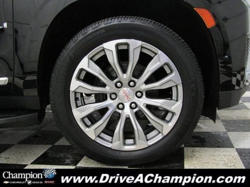 Used 2022 GMC Yukon Denali AWD/4WD image 3