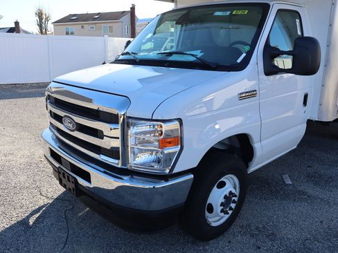 New 2026 Ford E-450 and Econoline 450 Super Duty w/ Power Equipment Group image 9