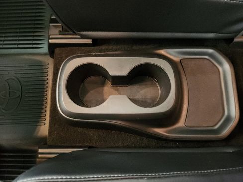 Used 2023 Toyota Highlander Platinum image 34