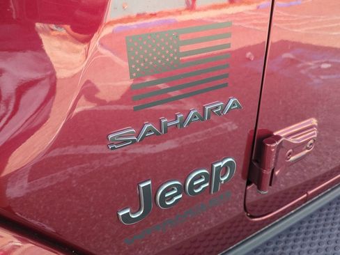 Used 2021 Jeep Wrangler Unlimited Sahara w/ Cold Weather Group AWD/4WD image 13