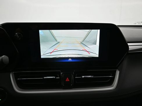 Used 2025 Chevrolet TrailBlazer LT FWD image 16