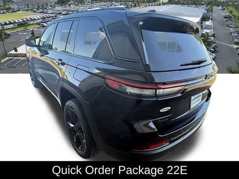 Certified 2025 Jeep Grand Cherokee Limited w/ Black Appearance Package image 8