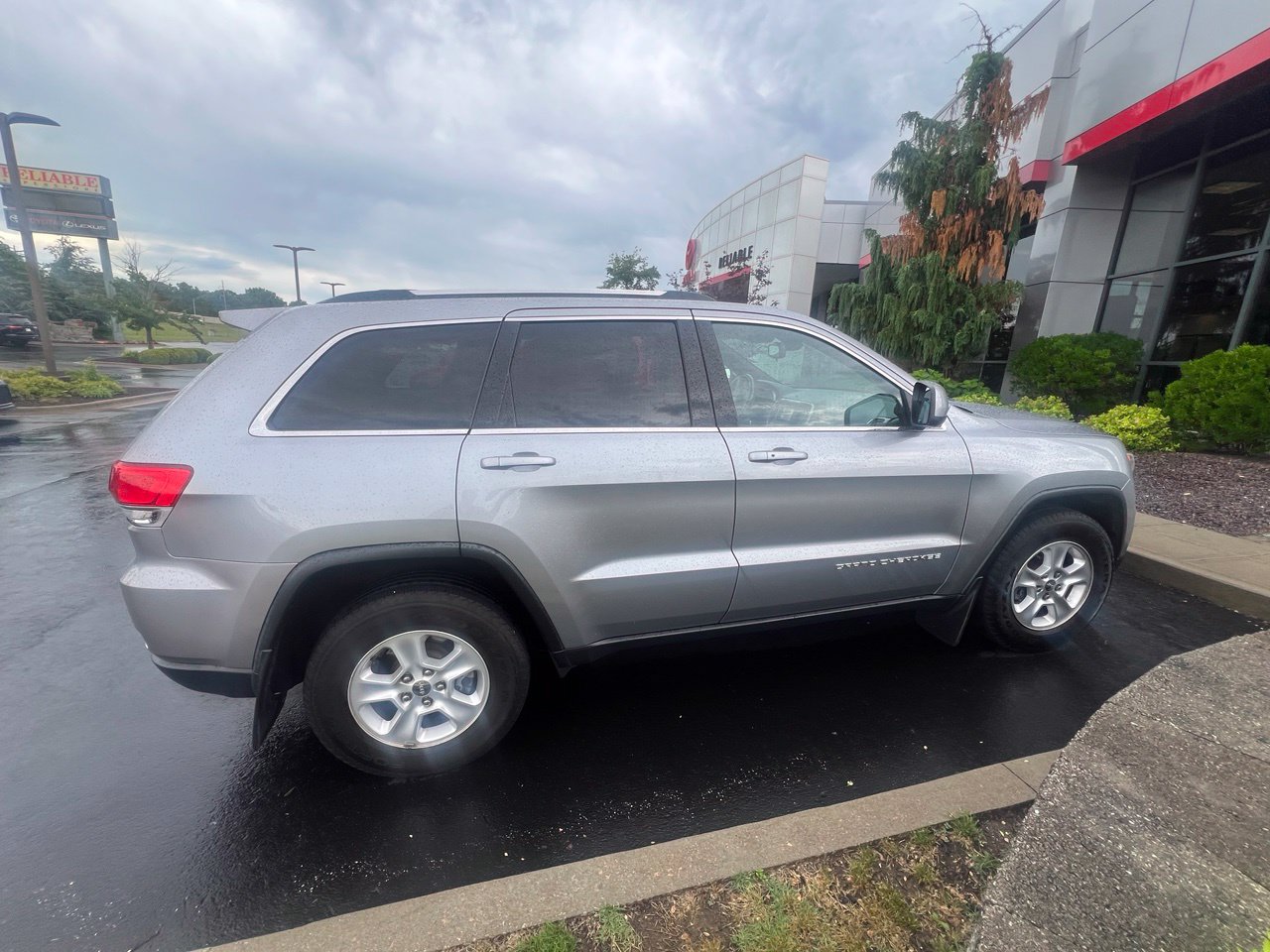 Used 2014 Jeep Grand Cherokee Laredo w/ Quick Order Package 23E AWD/4WD image 6