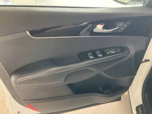 Used 2019 Kia Sorento SX image 5