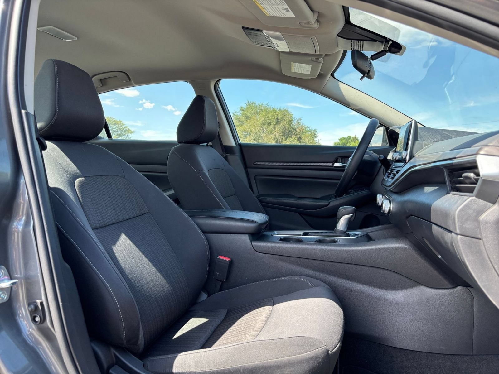 Used 2025 Nissan Altima 2.5 SV FWD image 36