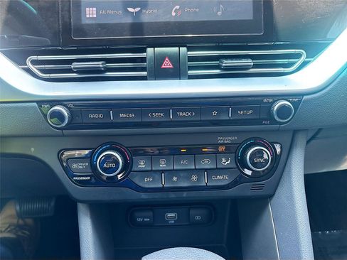 Used 2022 Kia Niro LX FWD image 11