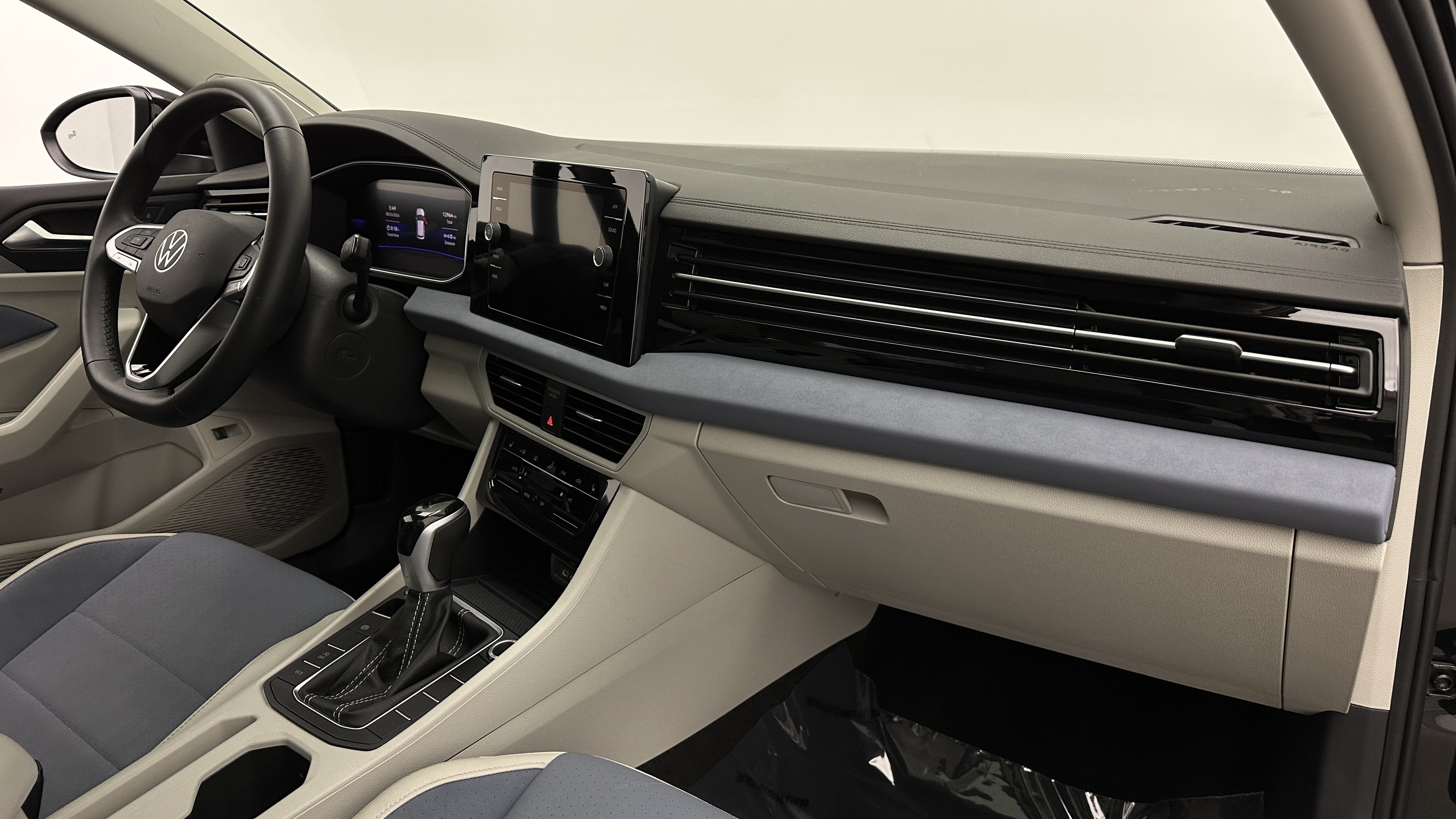 Used 2026 Volkswagen Jetta SE FWD image 39
