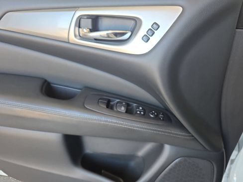 Used 2018 Nissan Pathfinder SL FWD image 26