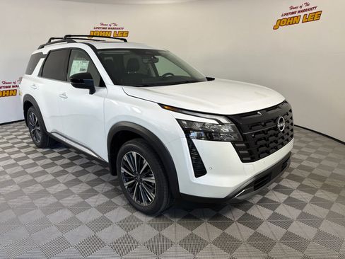 New 2026 Nissan Pathfinder Platinum FWD image 8