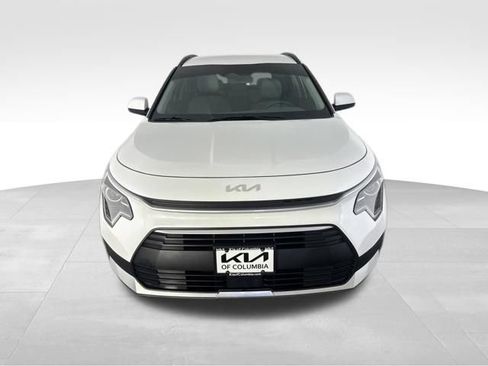 Certified 2025 Kia Niro EX FWD image 3