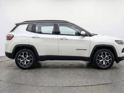 Used 2025 Jeep Compass Limited AWD/4WD image 11