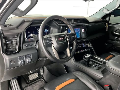 Used 2023 GMC Sierra 1500 AT4 w/ AT4 Premium Package AWD/4WD image 17