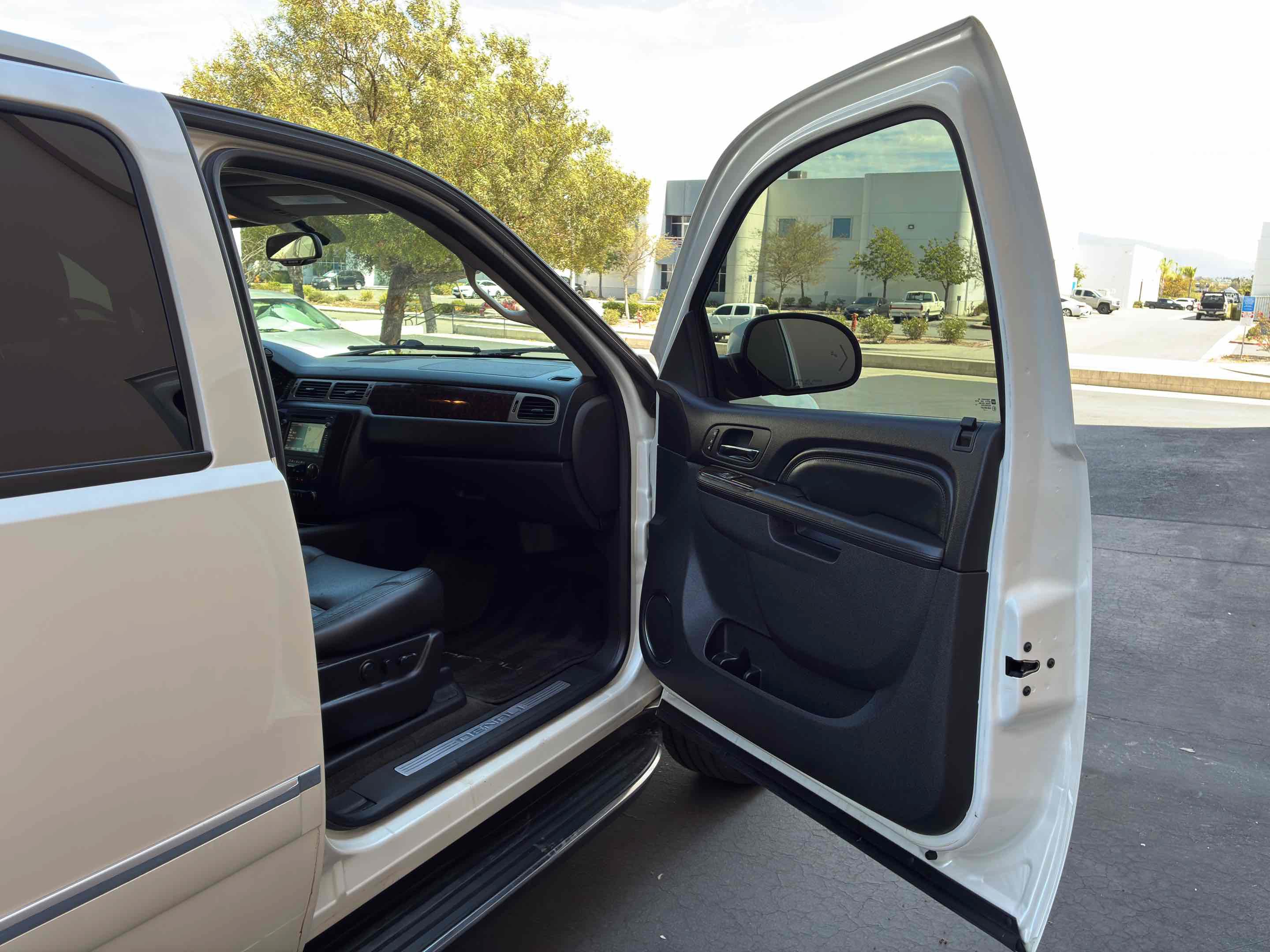 Used 2012 GMC Yukon Denali AWD/4WD image 42