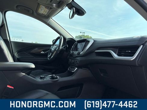 Used 2024 GMC Terrain SLT image 24