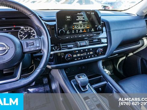 Used 2025 Nissan Pathfinder SL FWD image 33