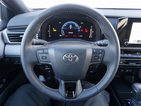 Certified 2025 Toyota Camry SE image 3