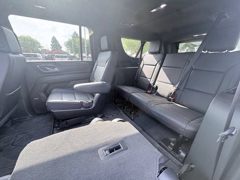 Used 2023 Chevrolet Suburban LT w/ LT Signature Plus Package RWD image 8