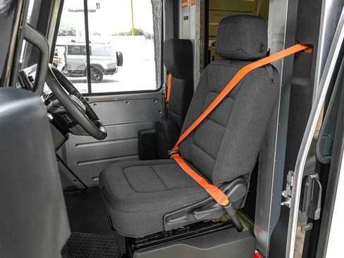 Used 2024 Chevrolet Brightdrop 400 w/ Commercial Equipment Package AWD/4WD image 19