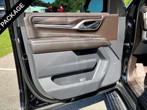 Used 2021 GMC Yukon Denali w/ Denali Premium Package AWD/4WD image 23