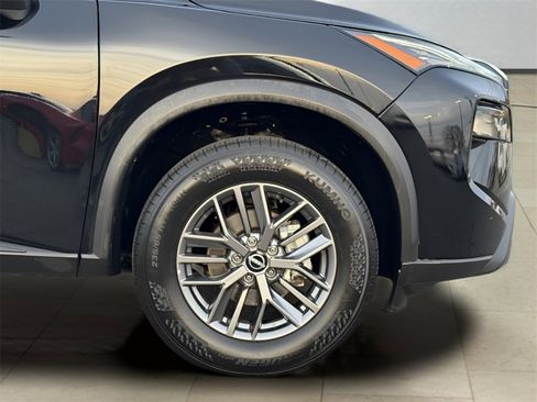 Used 2024 Nissan Rogue S image 37