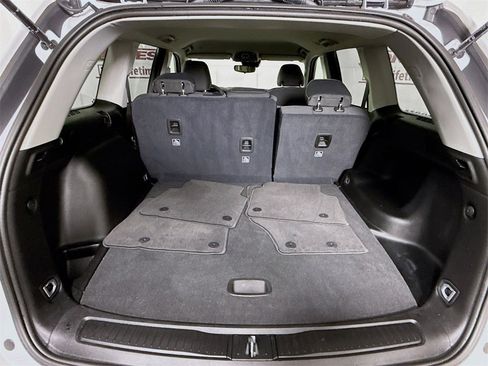 Used 2023 Jeep Grand Cherokee Laredo image 28