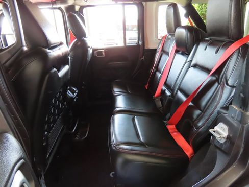 Used 2020 Jeep Wrangler Unlimited Rubicon w/ Quick Order Package 28Y Recon AWD/4WD image 24