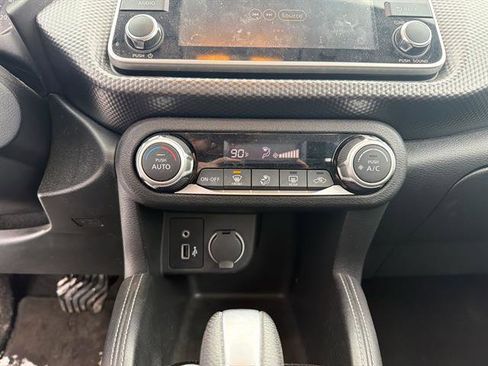 Used 2019 Nissan Kicks SV image 16