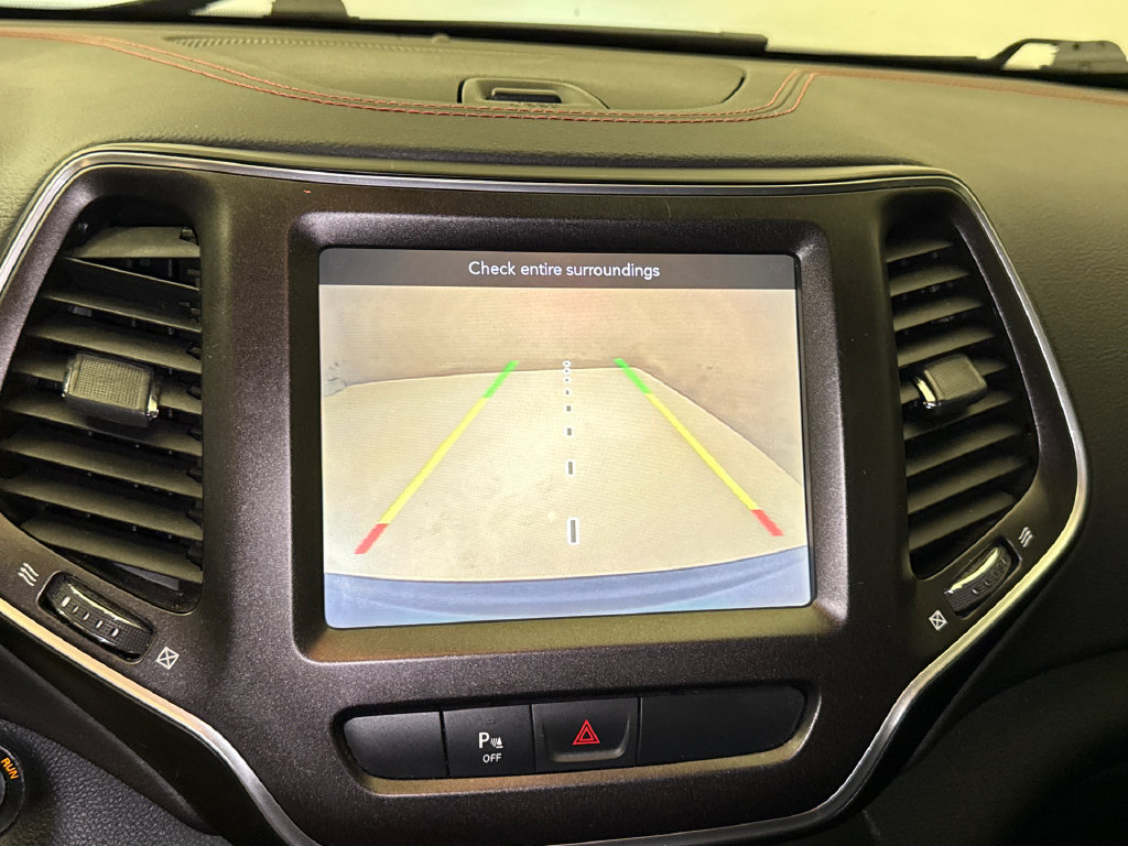 Used 2020 Jeep Grand Cherokee Altitude AWD/4WD image 25
