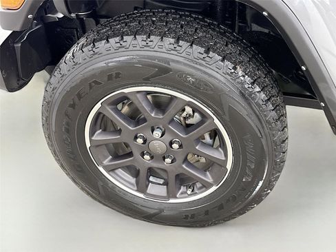 Used 2021 Jeep Gladiator Overland w/ Popular Equipment Package image 30