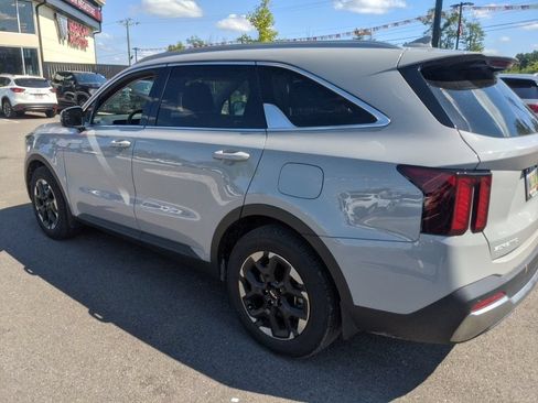 Certified 2025 Kia Sorento S w/ Panoramic Sunroof Package FWD image 3