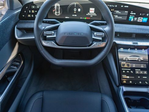 Used 2025 Lucid Air Touring image 23