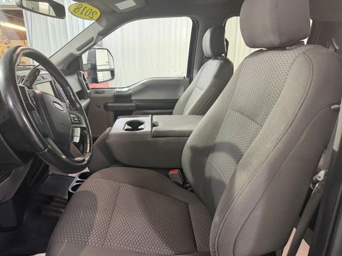 Used 2018 Ford F150 XLT w/ Equipment Group 302A Luxury AWD/4WD image 9