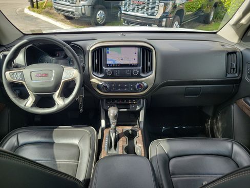 Used 2022 GMC Canyon Denali image 17