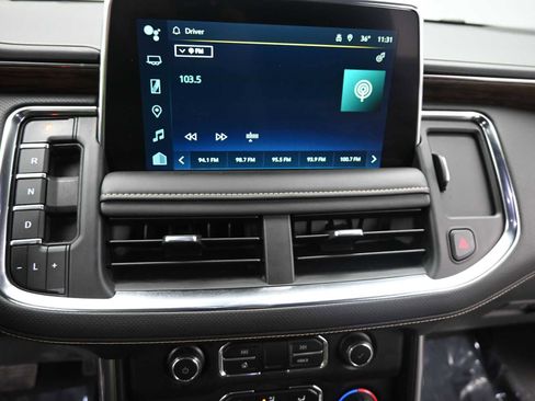 Used 2024 Chevrolet Suburban Premier image 17