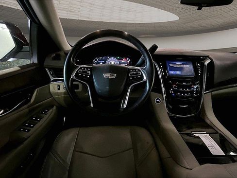 Used 2017 Cadillac Escalade Luxury RWD image 4