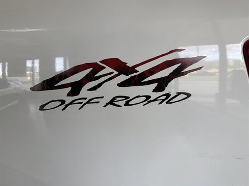 Used 2017 Nissan Titan SV image 31