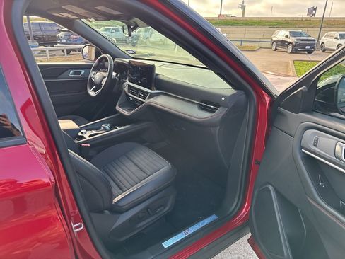 Used 2025 Ford Explorer ST-Line w/ Premium Package image 15