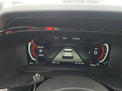 Used 2025 Nissan Pathfinder Platinum image 19