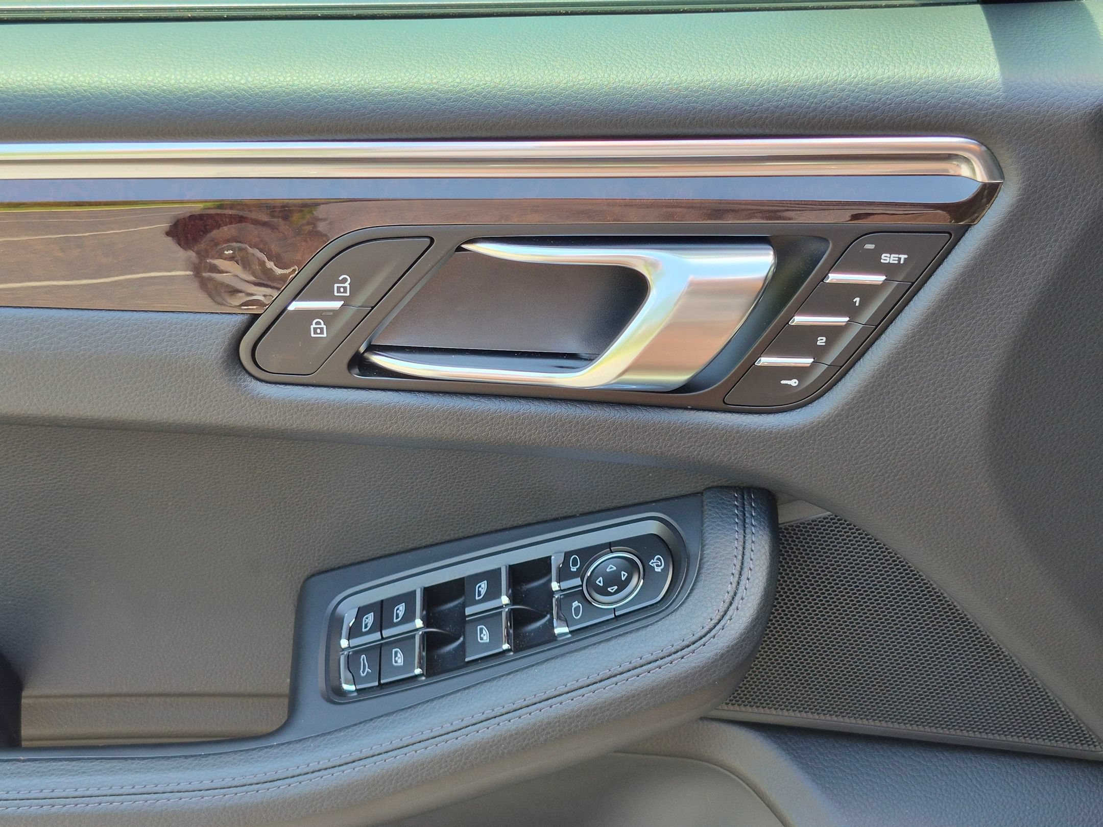 Certified 2026 Porsche Macan AWD/4WD image 22