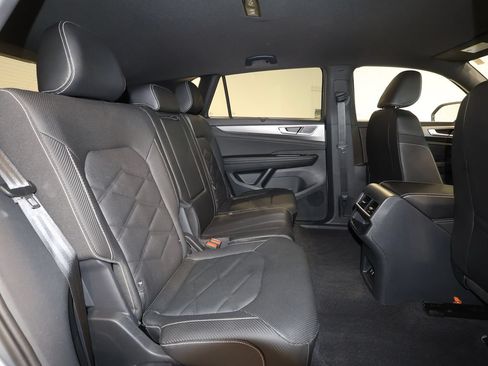 Used 2026 Volkswagen Atlas Cross Sport SE FWD image 24