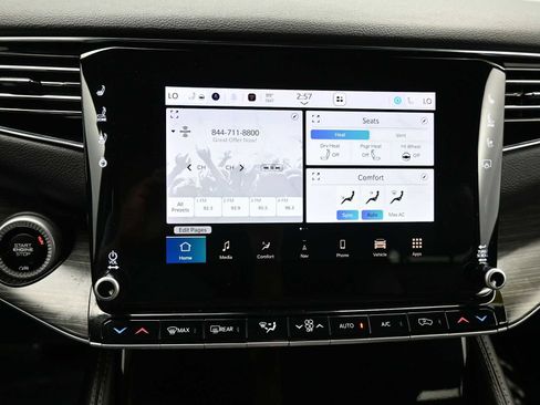 Used 2023 Jeep Wagoneer L Series III w/ Preferred Equipment Group image 16