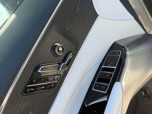 Certified 2024 Cadillac Lyriq Luxury image 25